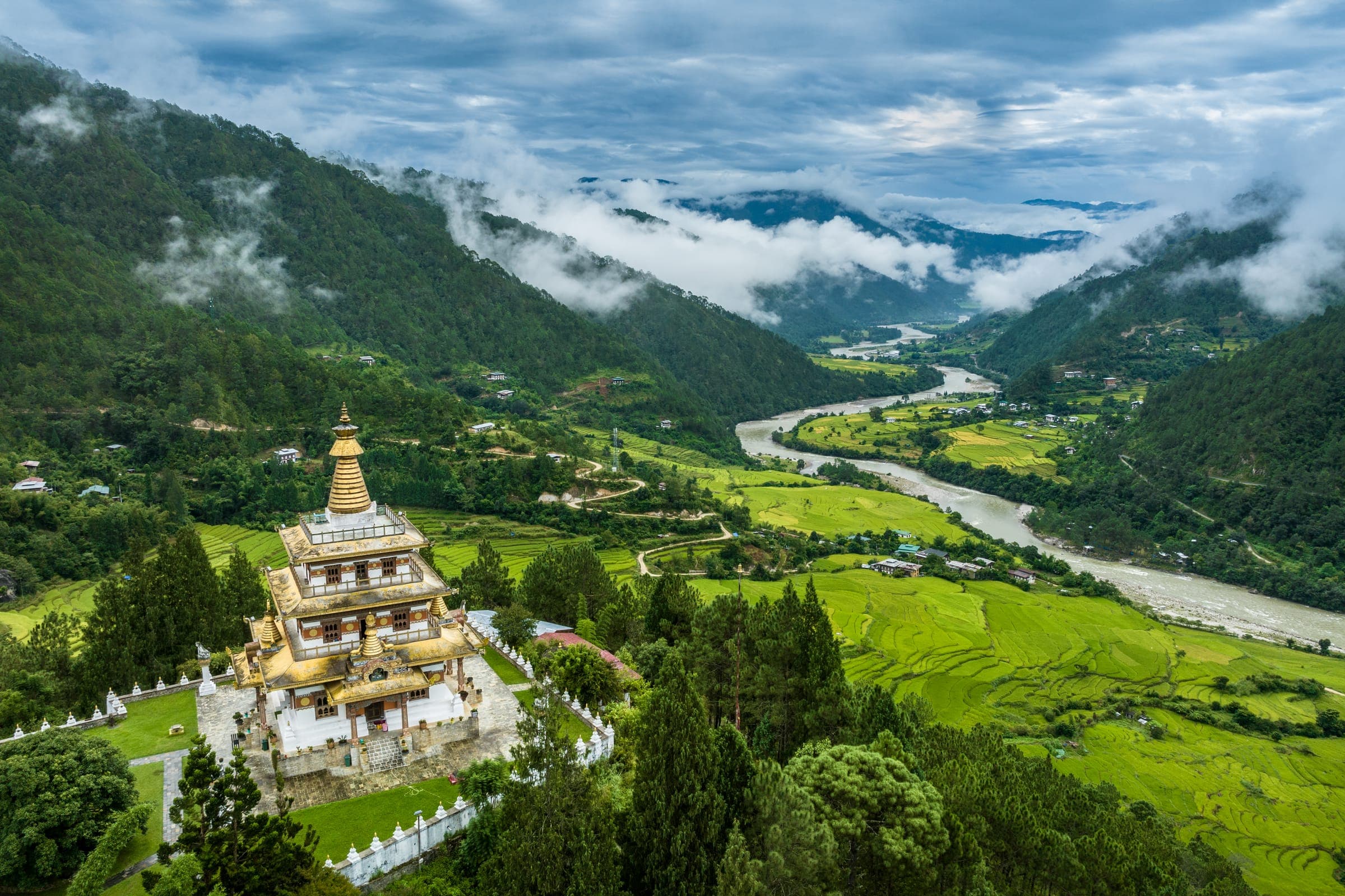 Khamsum Yulley Namgyal chorten above the Punakha valley